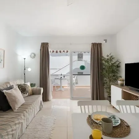 Serene Terrace And Pool *