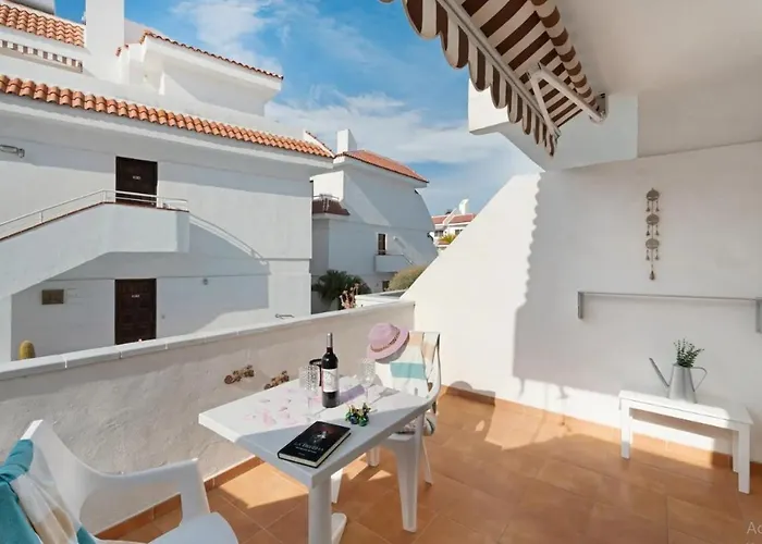 Serene Terrace And Pool *