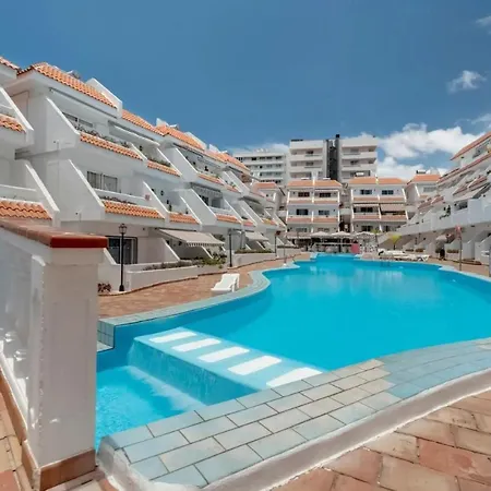 Apartamento Serene Terrace And Pool