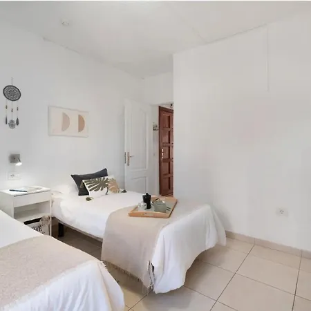 Serene Terrace And Pool Apartamento