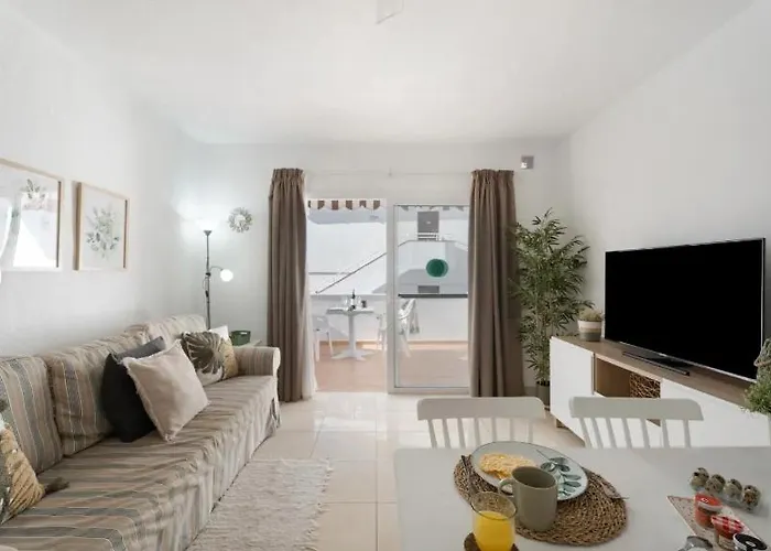 Serene Terrace And Pool *