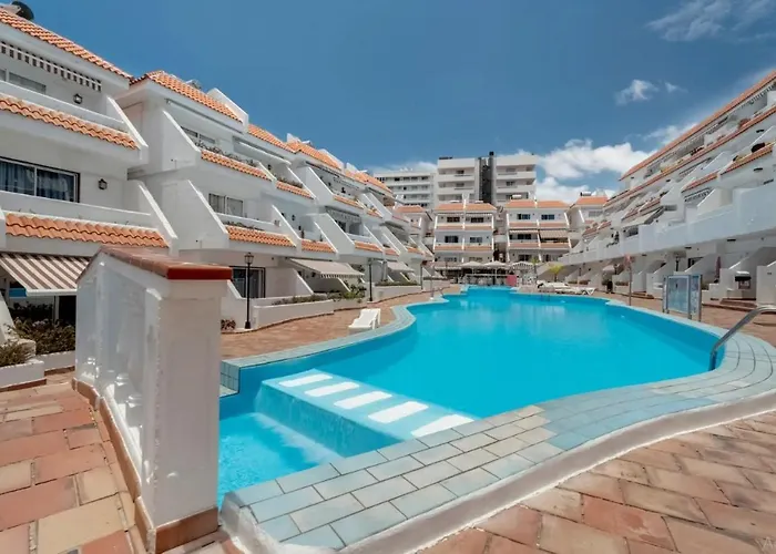 Apartment Serene Terrace And Pool