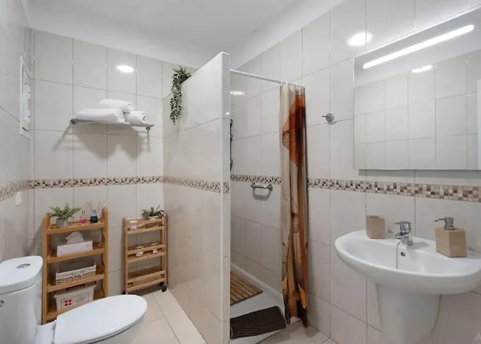 Serene Terrace And Pool *