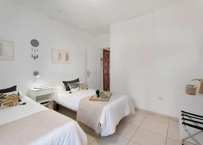 Serene Terrace And Pool Apartment Playa de las Americas (Tenerife)